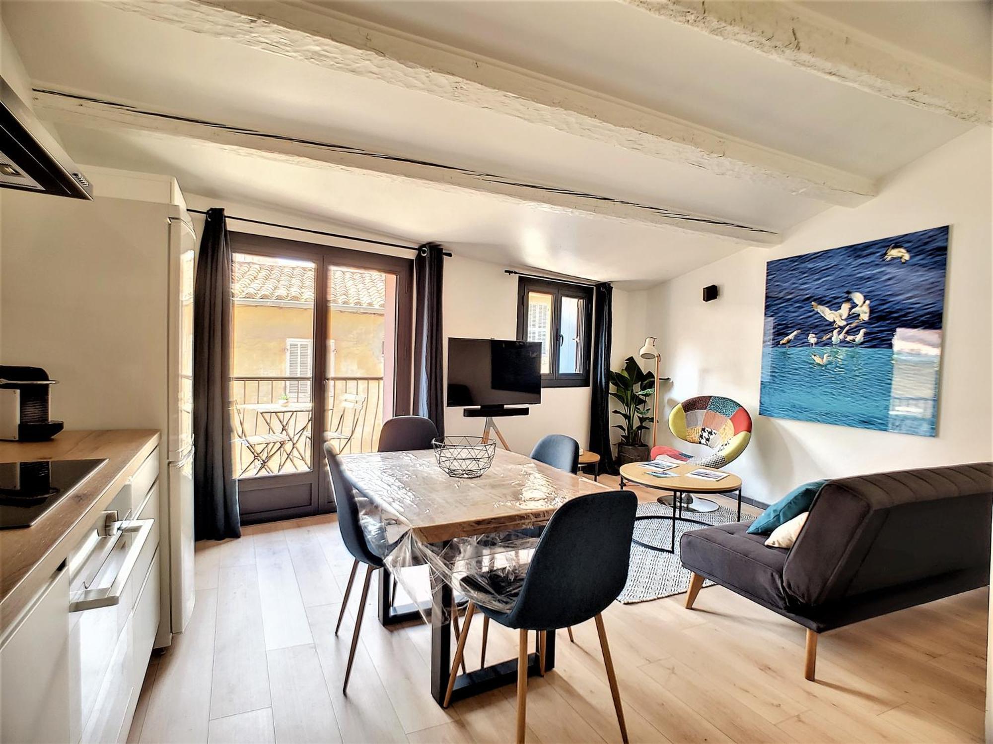 Un Balcon, Au Coeur Du Village Apartment *